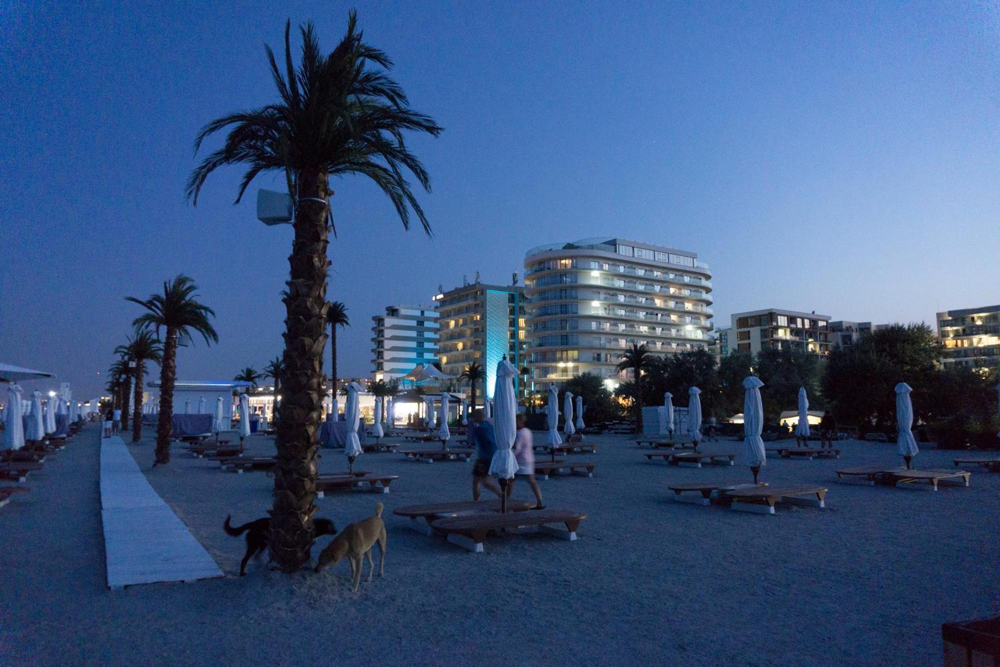 White Tower Mamaia Prestige Apartments Exterior photo