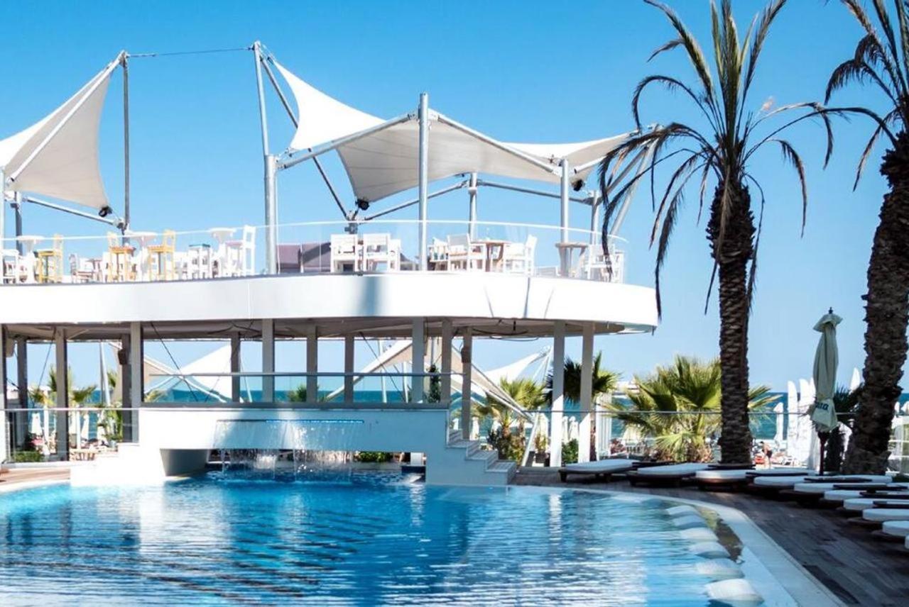 White Tower Mamaia Prestige Apartments Room photo